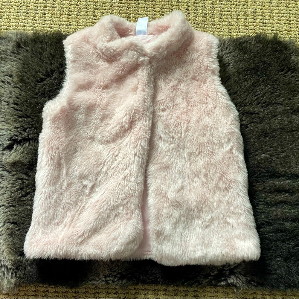 Girls Carters Fuzzy Vest ( 7 years )